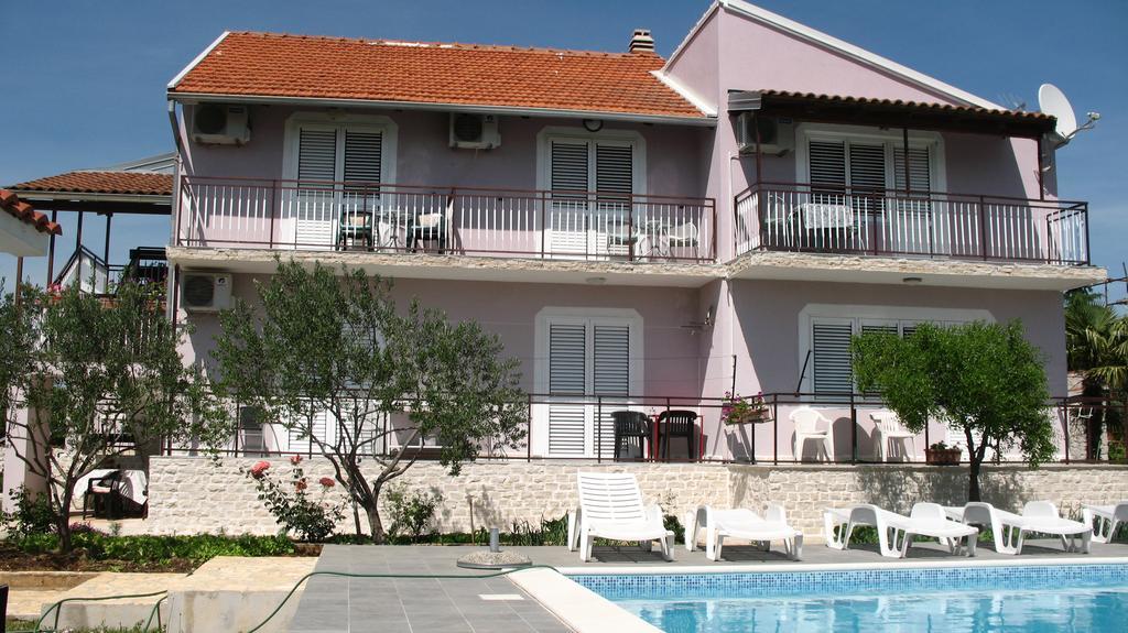 Krkahaus Hotel Лозовац Екстериор снимка