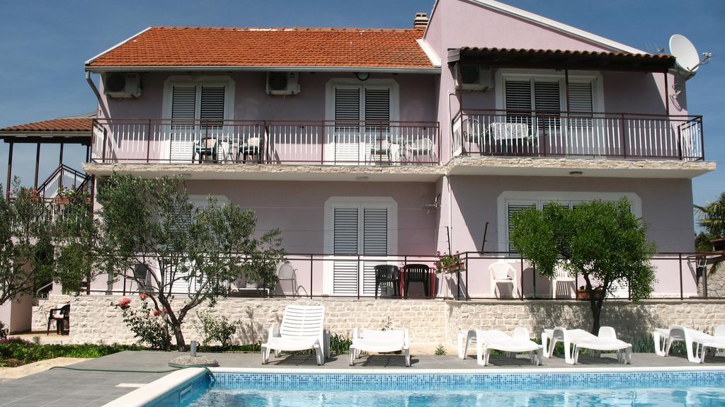 Krkahaus Hotel Лозовац Екстериор снимка