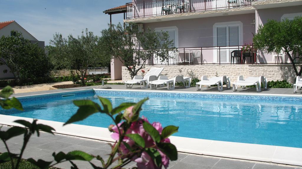 Krkahaus Hotel Лозовац Екстериор снимка