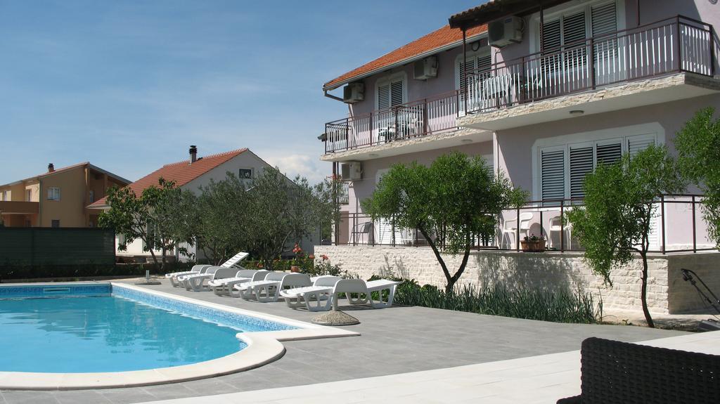 Krkahaus Hotel Лозовац Екстериор снимка