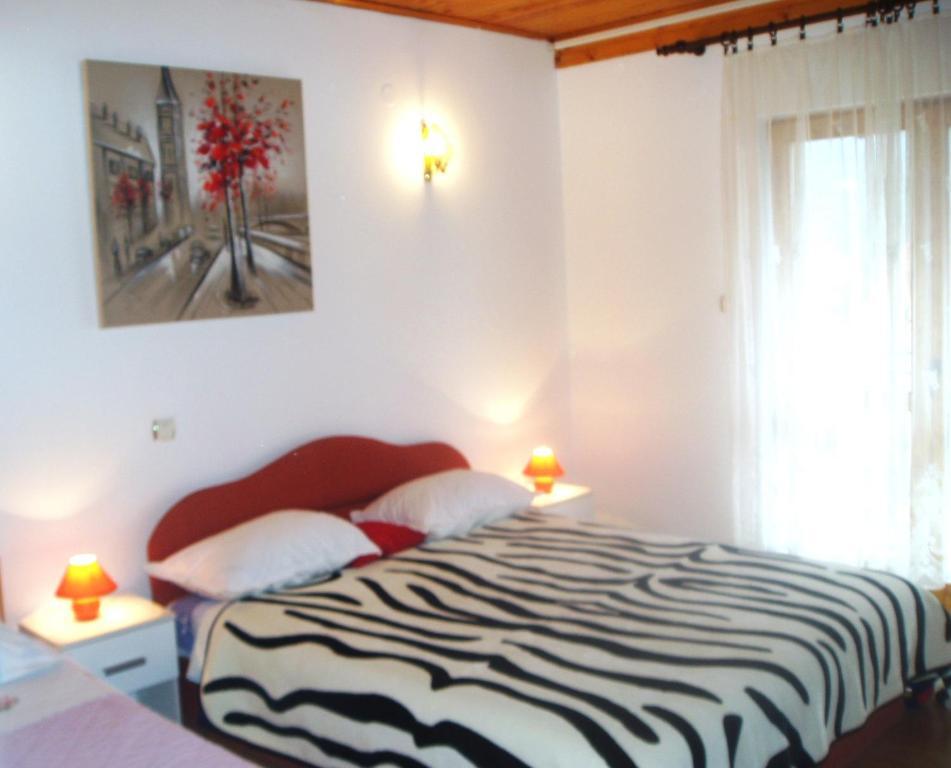 Krkahaus Hotel Лозовац Стая снимка